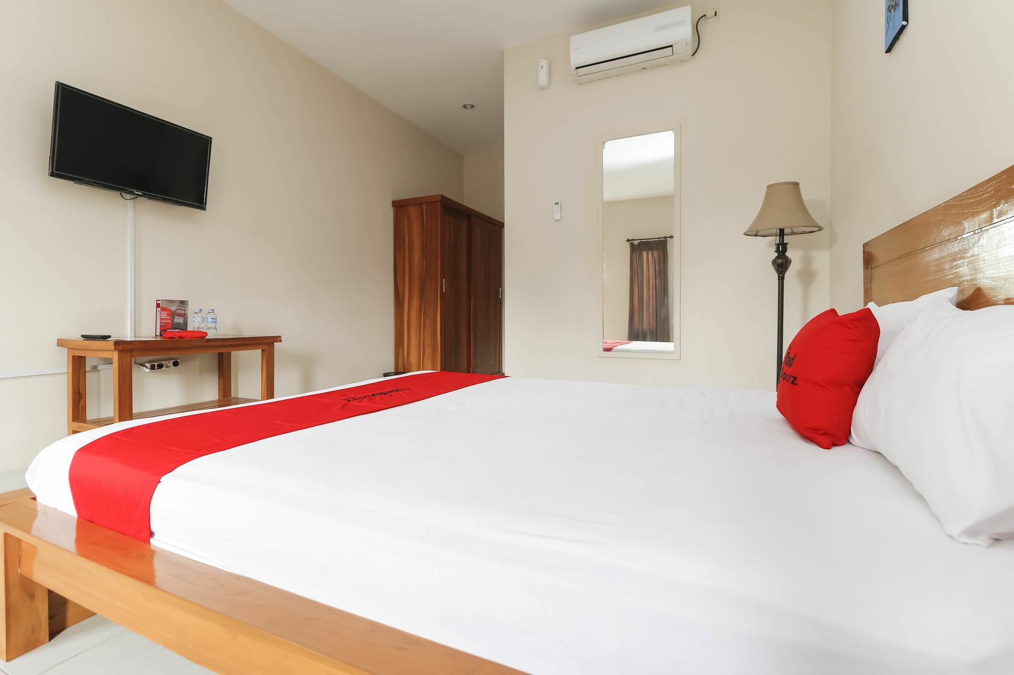 Reddoorz Plus Near Cibubur Junction Hotel Jakarta Exterior foto